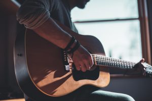Lire la suite à propos de l’article TOP 5 des styles de musique pour guitare acoustique folk