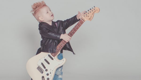 Enfant-guitare