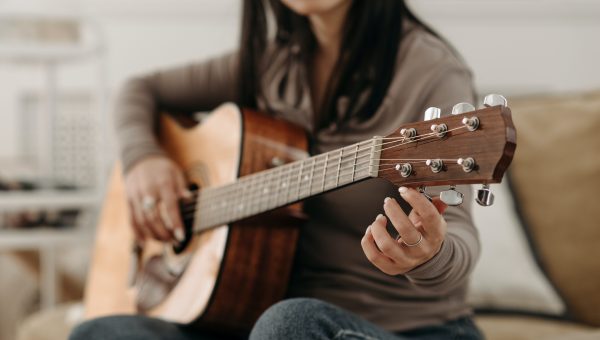 Lire la suite à propos de l’article Comment accorder sa guitare ?
