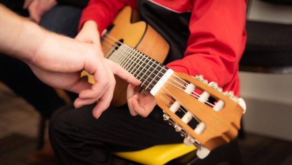 Lire la suite à propos de l’article Quelle guitare acoustique pour un enfant ?