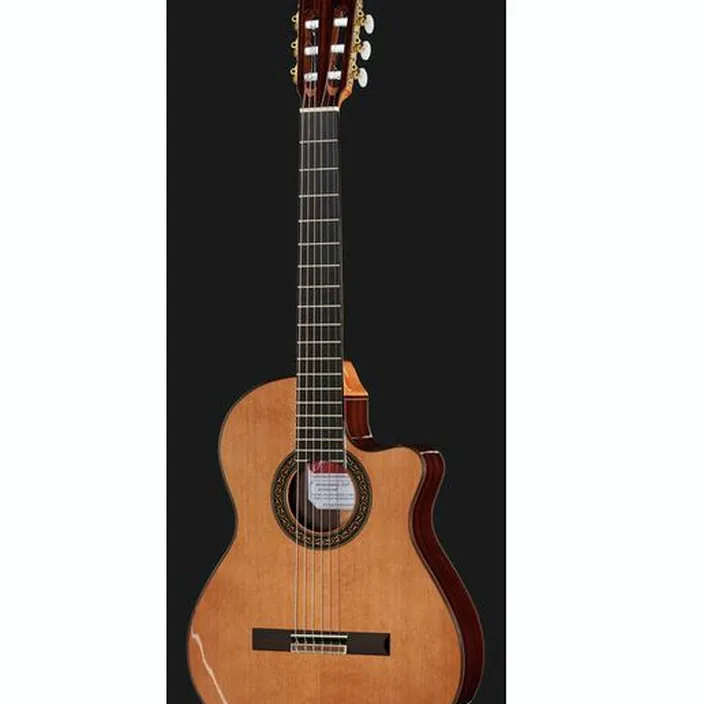 Et Avis de la guitare Classique Ramirez CUT 2-Trio VT