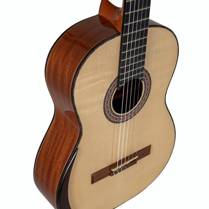 La guitare Manuel Rodriguez Magistral D-S , Avis, Test et Comparatif