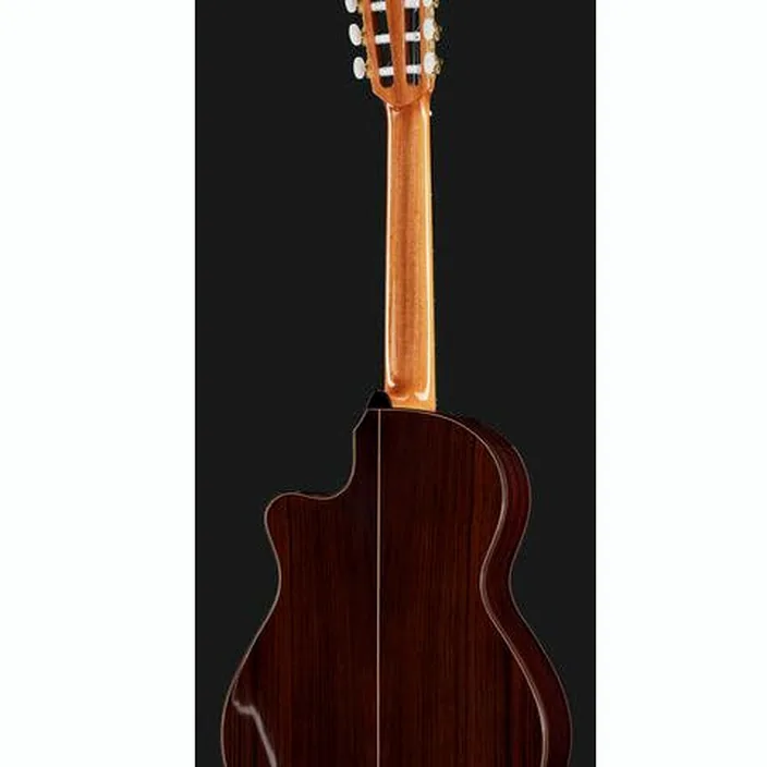 Et Avis de la guitare Classique Ramirez CUT 2-Trio VT