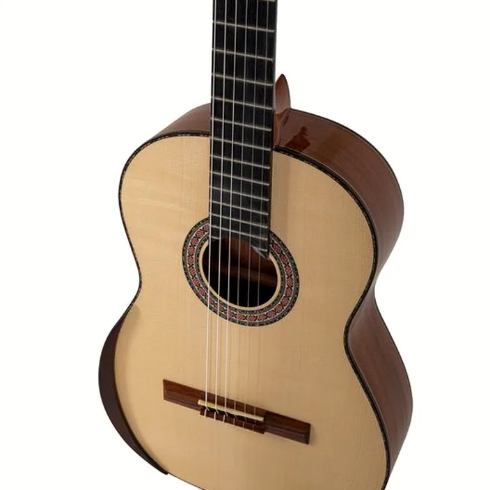 La guitare Manuel Rodriguez Magistral D-S , Avis, Test et Comparatif