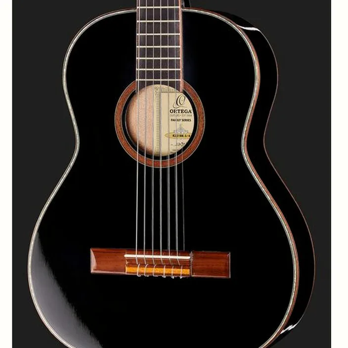 La guitare Ortega R221-3/4 BK Avis, Test et Comparatif