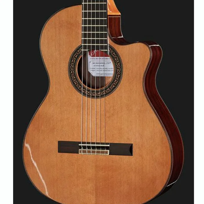 Et Avis de la guitare Classique Ramirez CUT 2-Trio VT