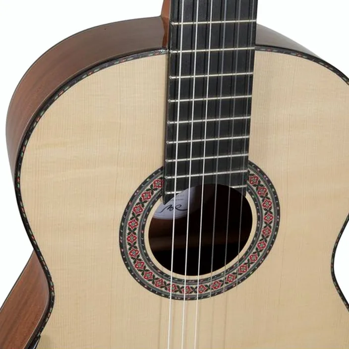 La guitare Manuel Rodriguez Magistral D-S , Avis, Test et Comparatif