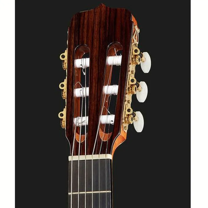 Et Avis de la guitare Classique Ramirez CUT 2-Trio VT
