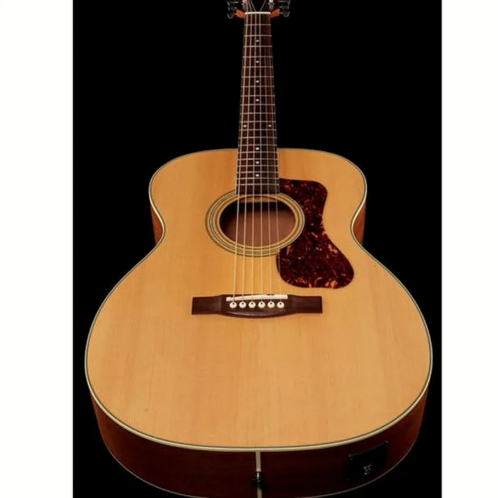 La guitare acoustique Guild OM-240E Westerly Archback / Test, Comparatif & Avis