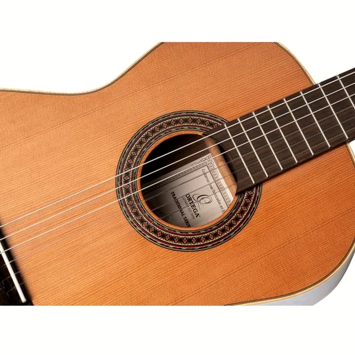 La guitare classique Ortega R225G-7/8 / Test & Avis