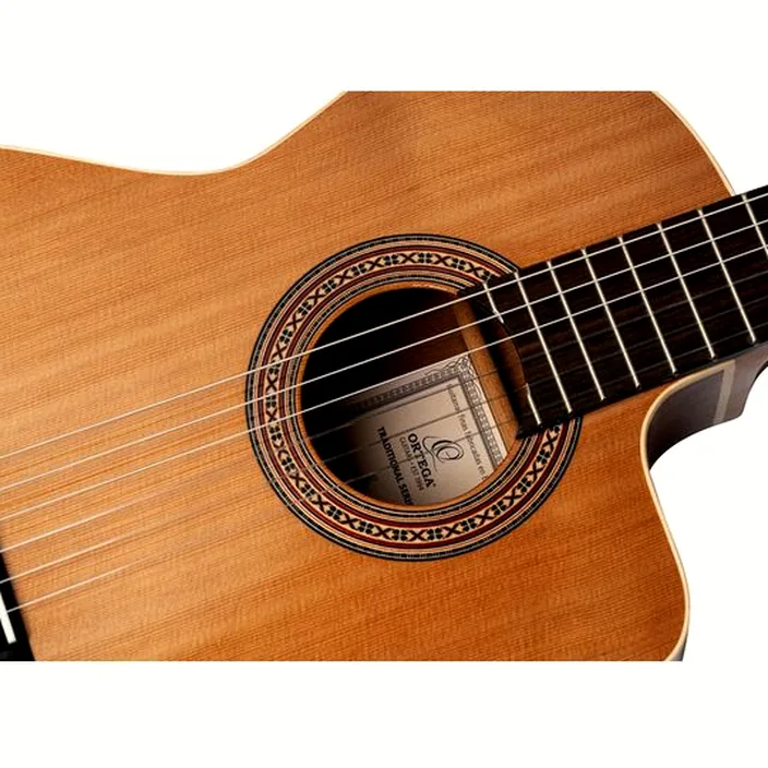 Guitare classique Ortega RCE180G