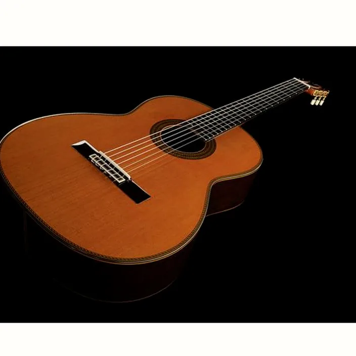 Guitare classique Juan Hernandez Romance Cedar