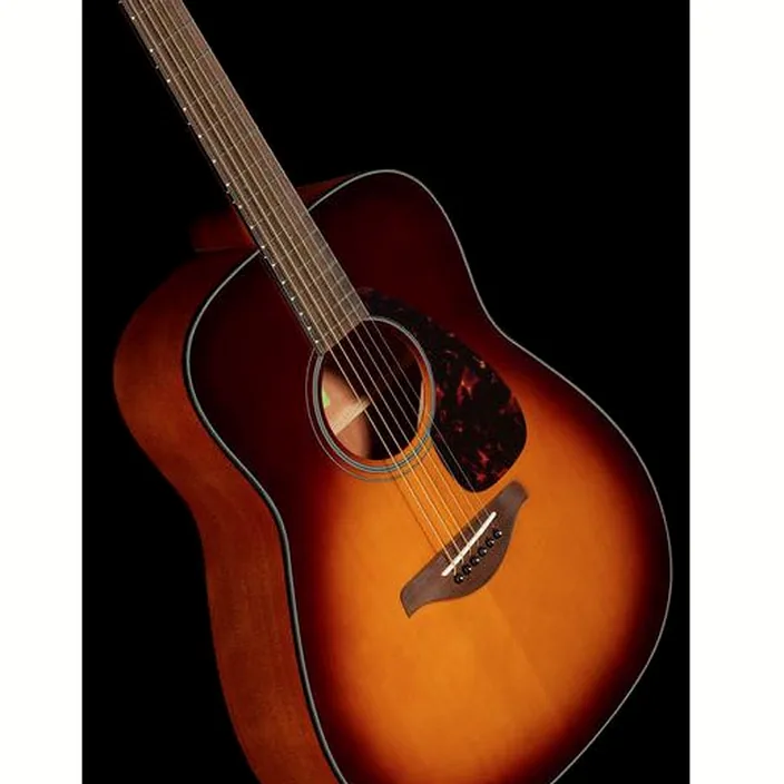 Et Avis de la guitare Yamaha FG800 BS