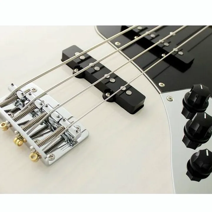 Avis et Test de la basse électrique FGN Neo Classic JB-100 White