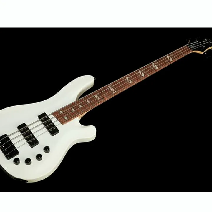 Avis et Test de la basse électrique Harley Benton B-450 White Bundle 2