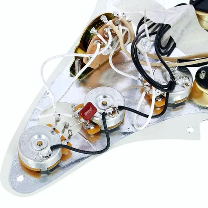 Avis et Test : Fender Pre-Wired ST PG SSS 57/62 WH