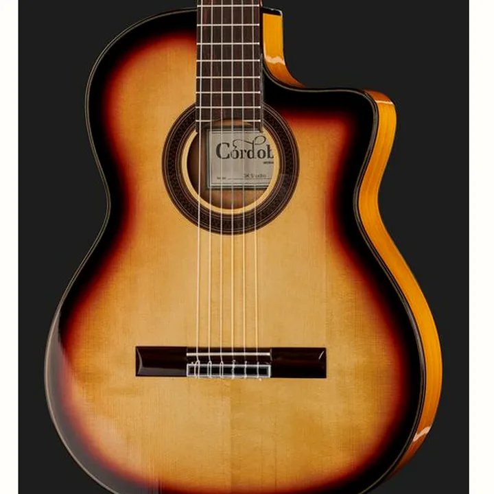 Avis & Test de la guitare Cordoba GK Studio Edge Burst