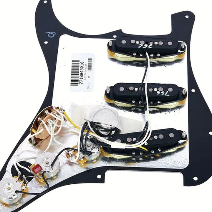 Fender Pre-Wired ST PG Vint.N. SSS BK : Test, Avis, Comparatif
