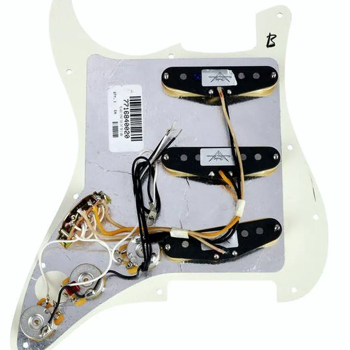 Fender Pre-Wired ST Pickguard 50 Par – Test, Comparatif et Avis