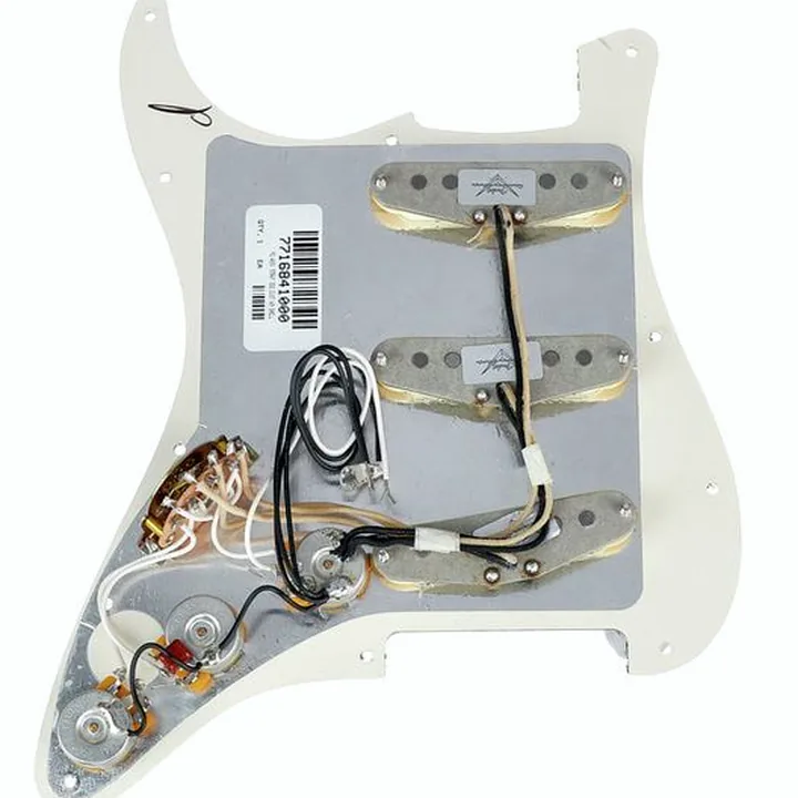 Fender Pre-Wired ST Pickguard 69 TS Test, Comparatif & Avis