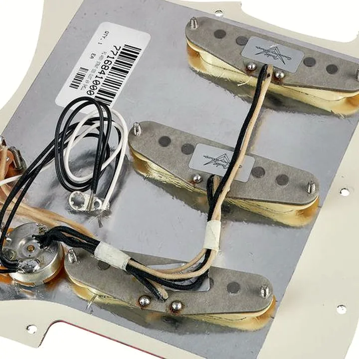Fender Pre-Wired ST Pickguard 69 TS Test, Comparatif & Avis