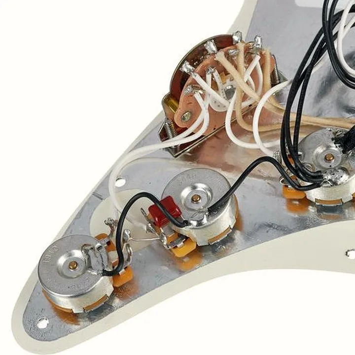 Fender Pre-Wired ST Pickguard 69 TS Test, Comparatif & Avis