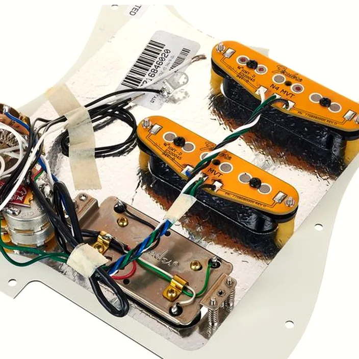 Fender Pre-Wired ST Pickguard HSS : Test, Avis