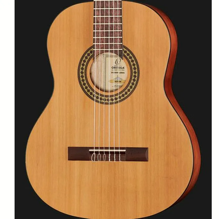 La guitare classique Ortega RSTC5M - Comparatif, Avis et Test
