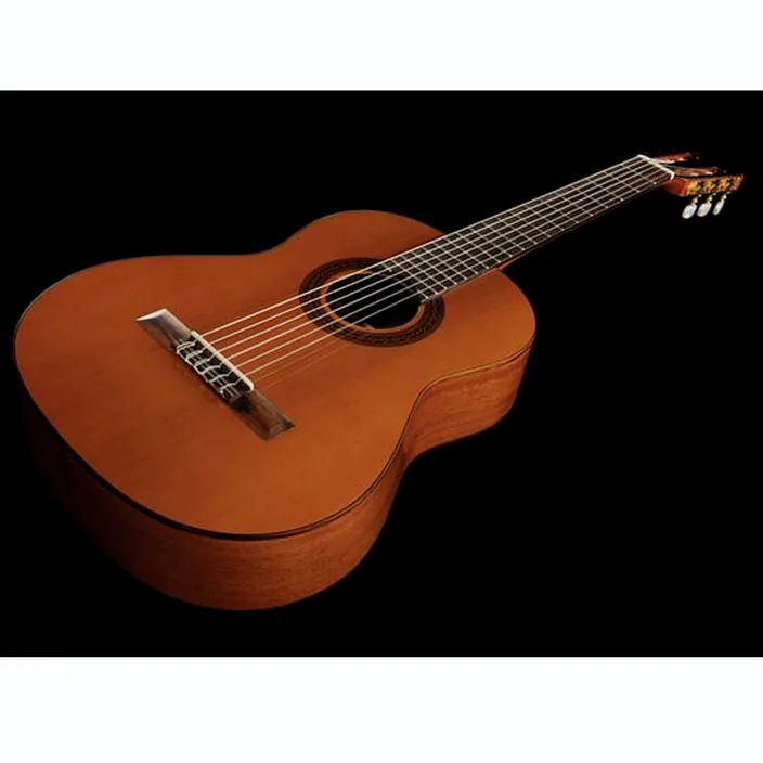 Et Test de la guitare Cordoba Requinto 1/2 Classical Iberia
