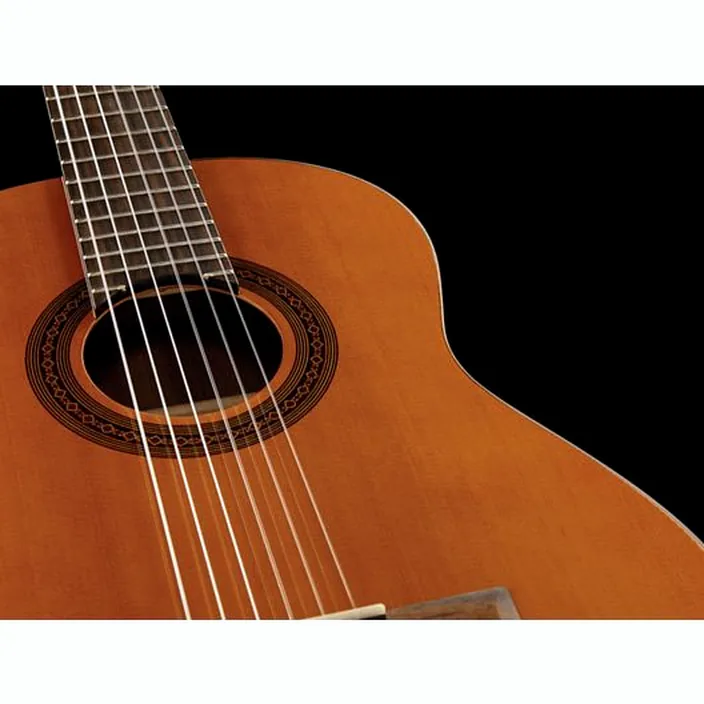 Et Test de la guitare Cordoba Requinto 1/2 Classical Iberia