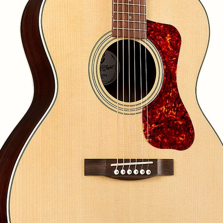 Guitare Guild OM-250E Archback NAT Comparatif, Test & Avis