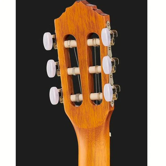 Et Test de la guitare Ortega R122-1/4-L