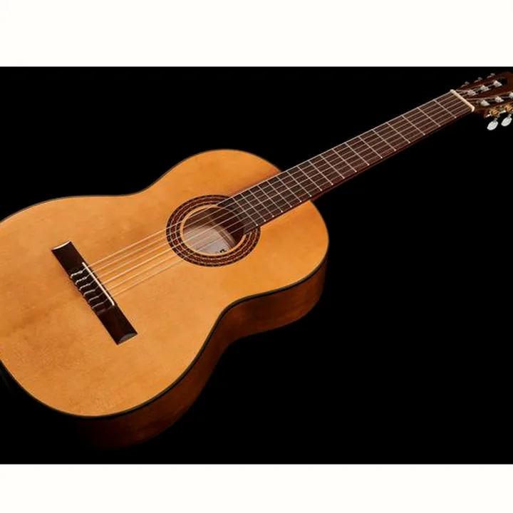 Guitare Thomann Classic Guitar S 4/4 Bundle : Test & Avis