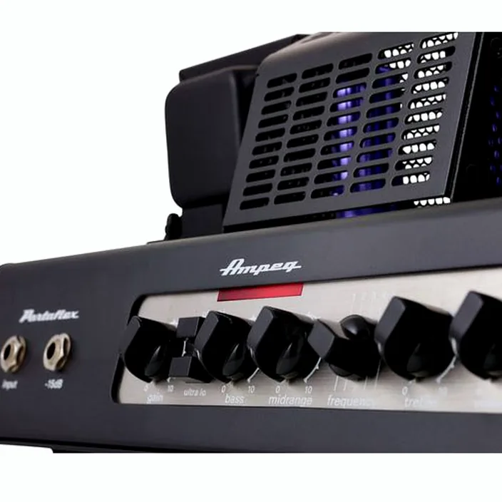 Et Test de l'amplificateur Ampeg PF-50T Bass Head