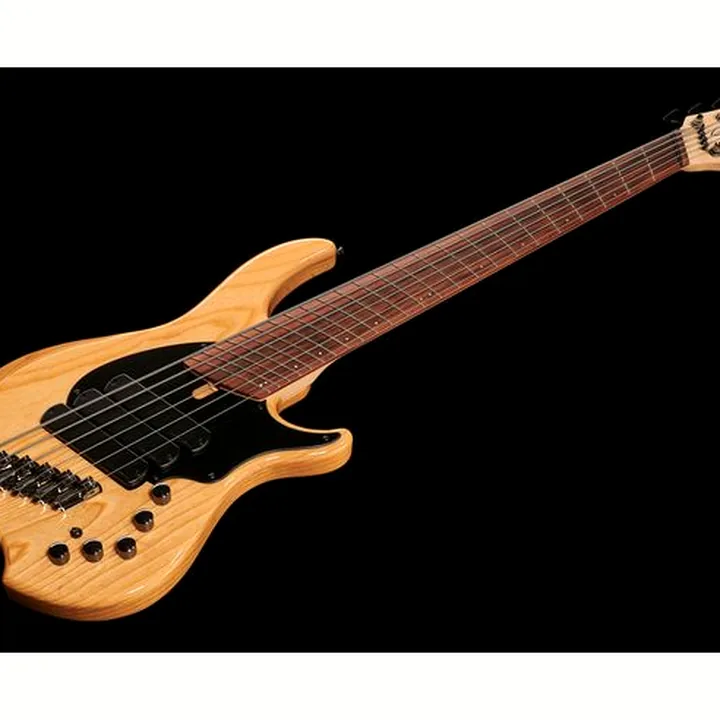 La basse électrique Dingwall CB3 Combustion 6 NAT PF – Test, Avis & Comparatif