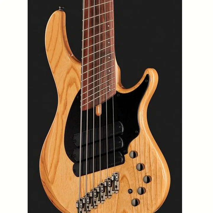 La basse électrique Dingwall CB3 Combustion 6 NAT PF – Test, Avis & Comparatif