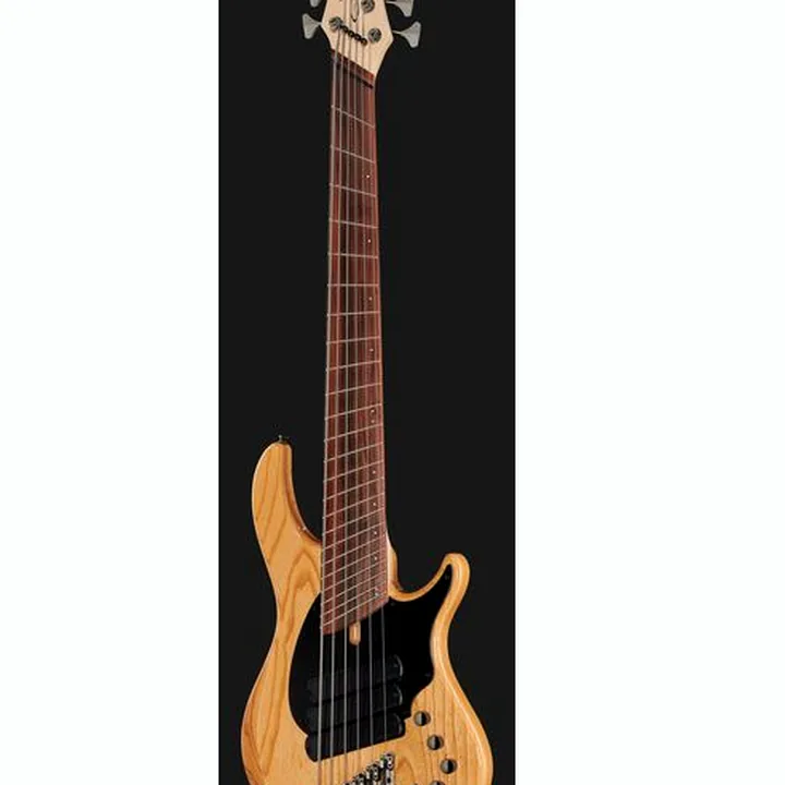 La basse électrique Dingwall CB3 Combustion 6 NAT PF – Test, Avis & Comparatif