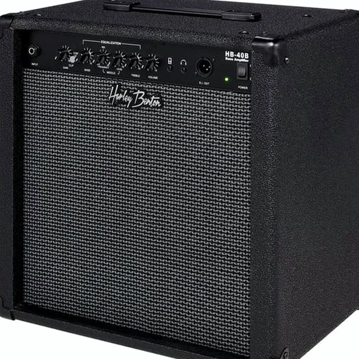 La basse électrique Harley Benton B-450 Black Bundle 2 / Test & Avis