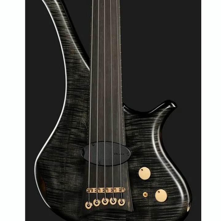 La basse électrique Marleaux Diva 5 Flamed Maple BKB – Avis & Test