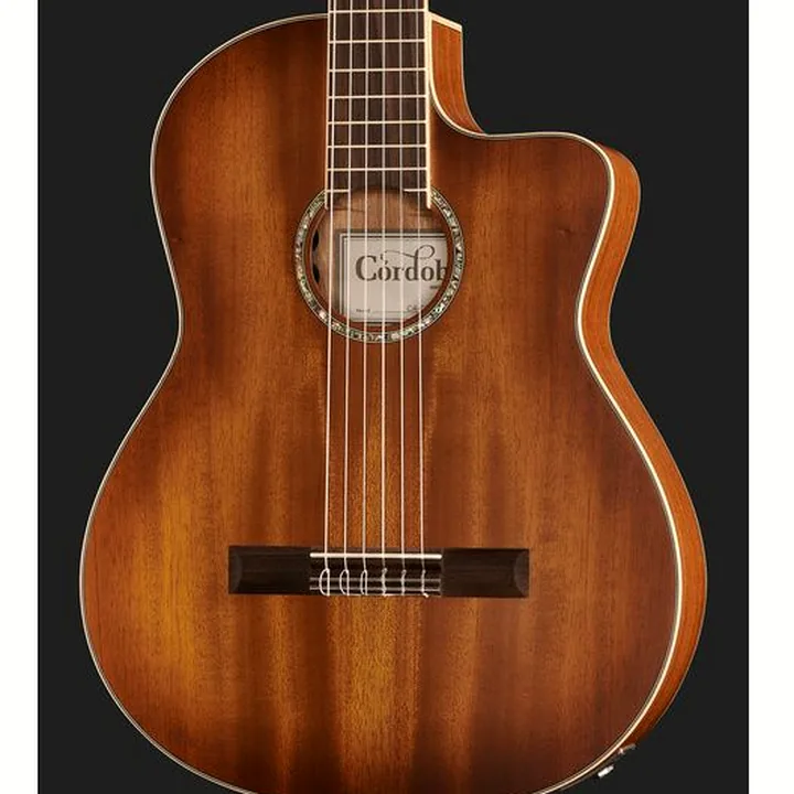 La guitare classique Cordoba C4 CE Edgeburst Iberia : Avis, Test & Comparatif