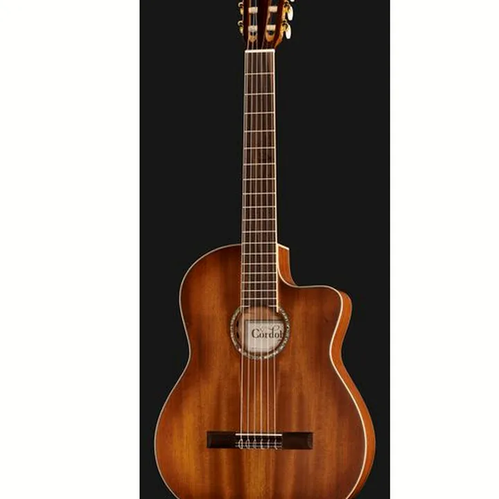 La guitare classique Cordoba C4 CE Edgeburst Iberia : Avis, Test & Comparatif