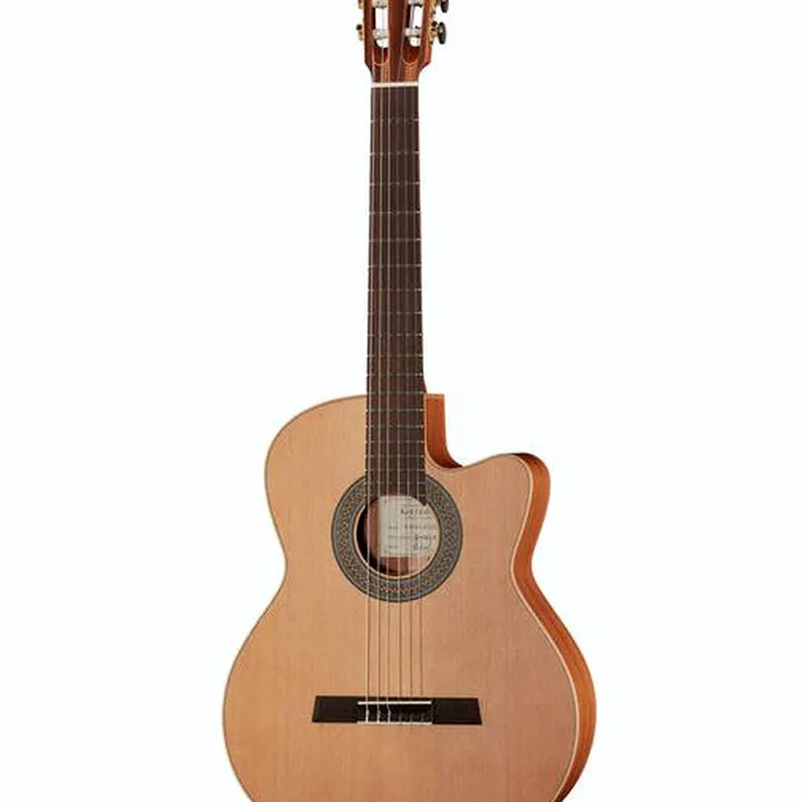 La guitare classique Höfner HM65-Z-CE – Avis, Test et Comparatif