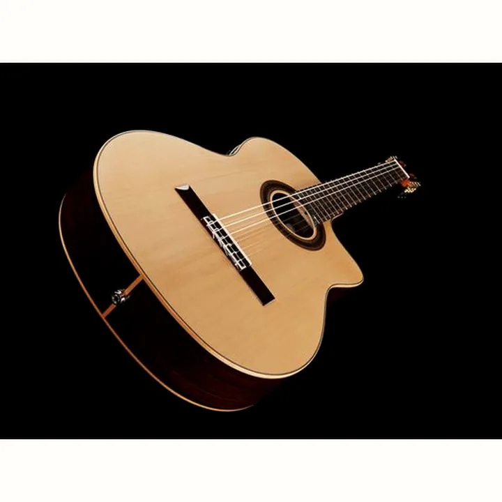 La guitare Cordoba GK Studio Negra , Test et Avis