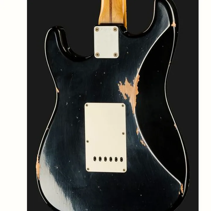 La guitare Fender 56 Strat Black Relic : Avis, Comparatif & Test