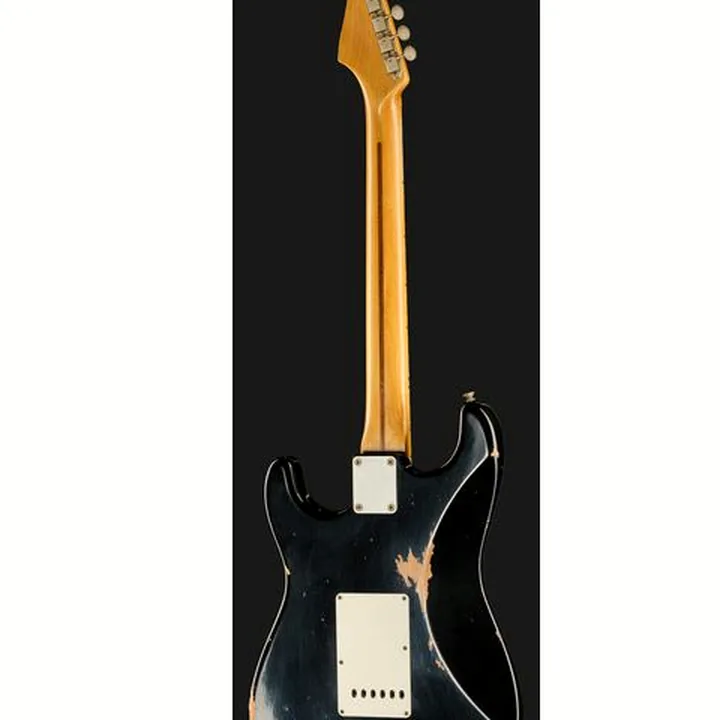 La guitare Fender 56 Strat Black Relic : Avis, Comparatif & Test