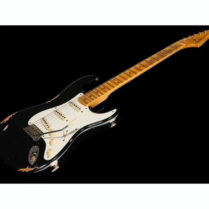 La guitare Fender 56 Strat Black Relic : Avis, Comparatif & Test