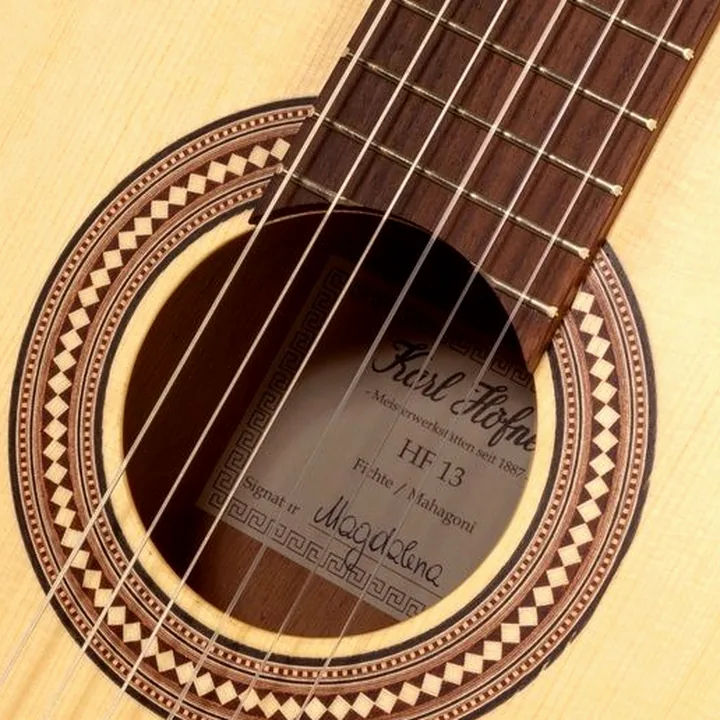 La guitare Höfner HF 13-1/2 Classical Comparatif, Avis et Test