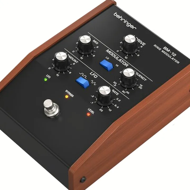 Pédale Behringer BM-12 Ring Modulator