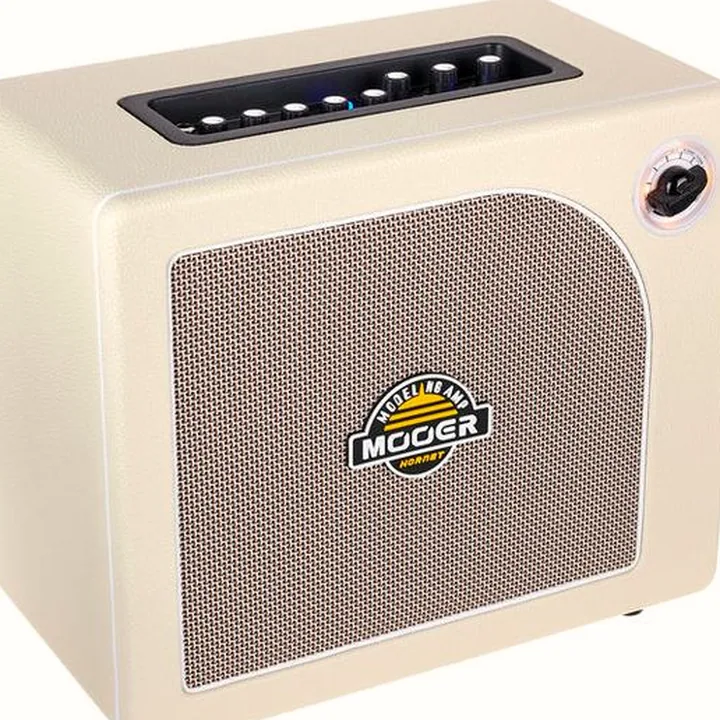Le combo guitare électrique Mooer Hornet White 30W Modeling Amp, Test, Comparatif & Avis