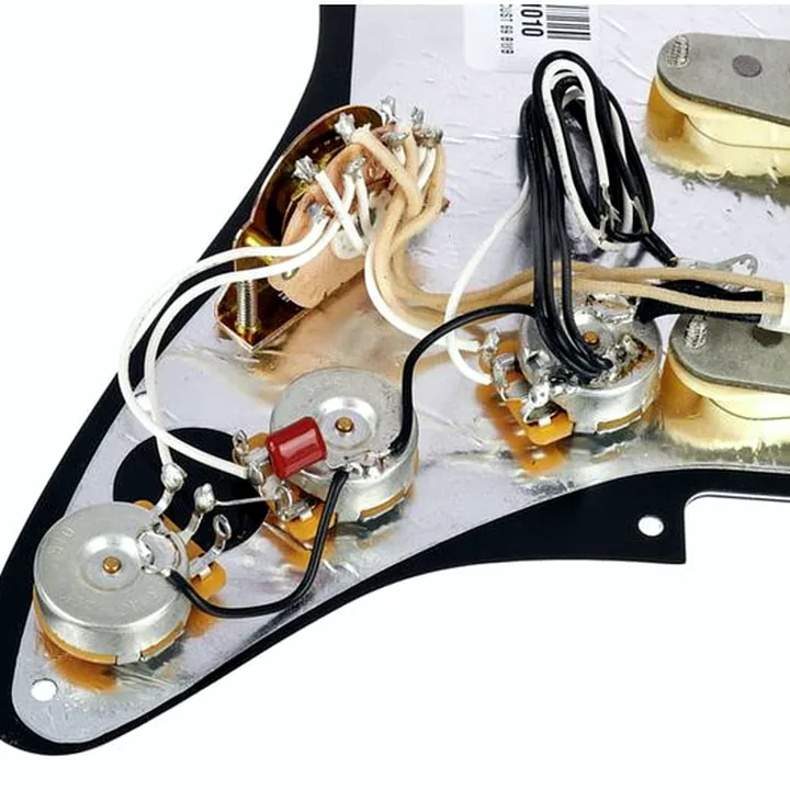 Test & Avis : Fender Pre-Wired ST Pickguard 69 BK